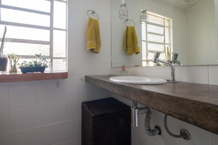 Casa à venda com 302m², 4 quartos e 2 vagasEdícula - Lavabo