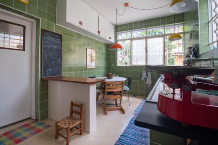 Casa à venda com 302m², 4 quartos e 2 vagasCozinha