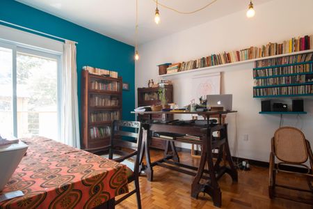 Casa à venda com 302m², 4 quartos e 2 vagasEscritório