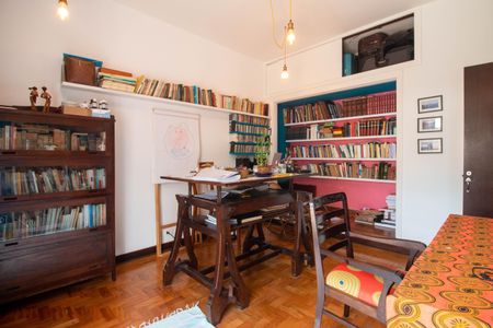 Casa à venda com 302m², 4 quartos e 2 vagasEscritório