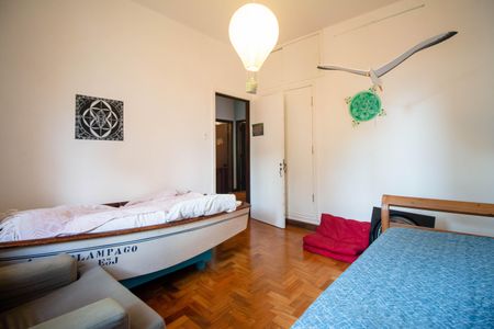 Casa à venda com 302m², 4 quartos e 2 vagasQuarto 