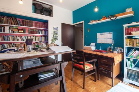 Casa à venda com 302m², 4 quartos e 2 vagasEscritório