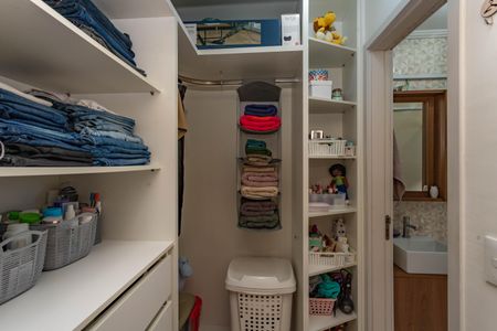 Apartamento à venda com 48m², 2 quartos e 1 vaga Apartamento à venda com 48m², 2 quartos e 1 vagaCloset da suíte