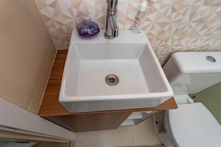 Apartamento à venda com 48m², 2 quartos e 1 vaga Apartamento à venda com 48m², 2 quartos e 1 vagaBanheiro da suíte