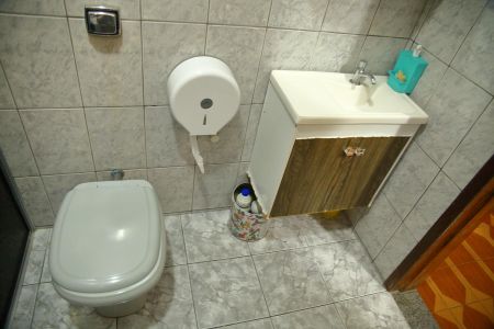 Casa à venda com 173m², 2 quartos e 2 vagasBanheiro dos Quartos