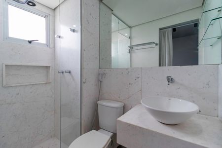 Apartamento à venda com 95m², 2 quartos e 2 vagas Apartamento à venda com 95m², 2 quartos e 2 vagasBanheiro da Suíte 1