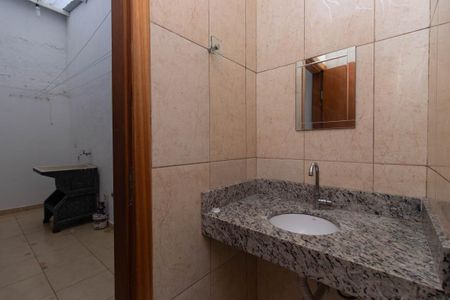 Casa para alugar com 140m², 2 quartos e 2 vagas Casa para alugar com 140m², 2 quartos e 2 vagasBanheiro