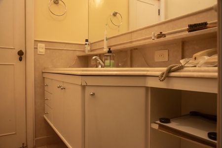 Casa à venda com 282m², 4 quartos e 3 vagasBanheiro da Suíte 4