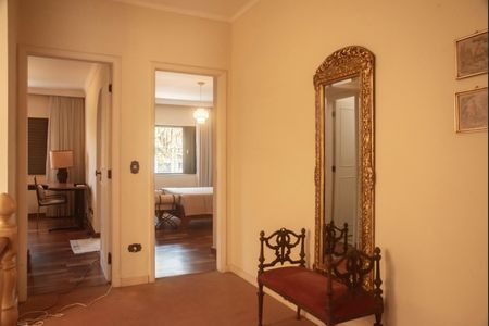 Casa à venda com 282m², 4 quartos e 3 vagasCorredor