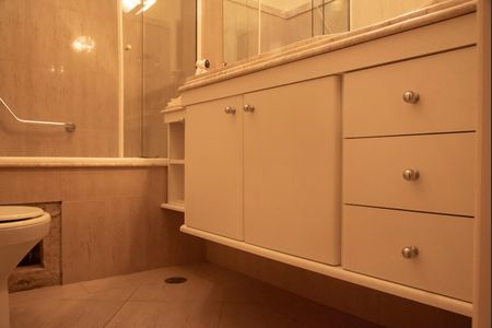 Casa à venda com 282m², 4 quartos e 3 vagasBanheiro da Suíte 1