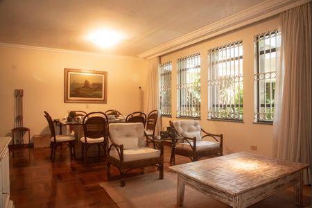 Casa à venda com 282m², 4 quartos e 3 vagasSala