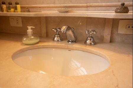 Casa à venda com 282m², 4 quartos e 3 vagasBanheiro da Suíte 3