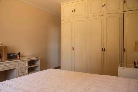 Casa à venda com 282m², 4 quartos e 3 vagasSuíte 2