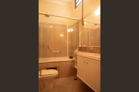 Casa à venda com 282m², 4 quartos e 3 vagasBanheiro da Suíte 1