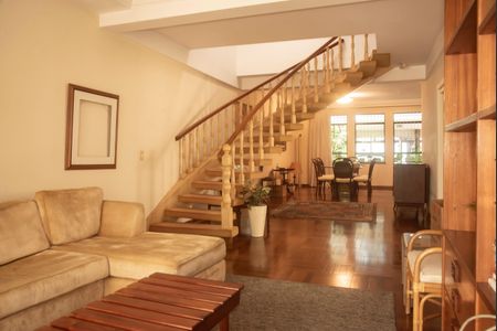 Casa à venda com 282m², 4 quartos e 3 vagasSala