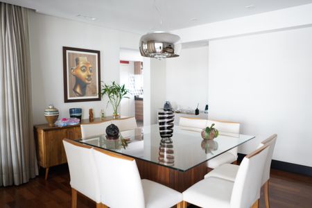 Apartamento à venda com 99m², 3 quartos e 4 vagasSala