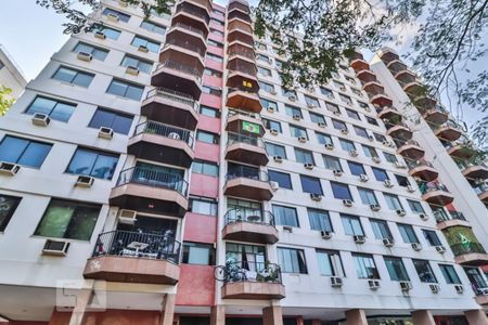Apartamento para alugar com 85m², 3 quartos e 1 vaga Apartamento para alugar com 85m², 3 quartos e 1 vagaFachada