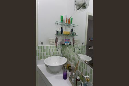 Casa à venda com 128m², 2 quartos e 2 vagasBanheiro Social