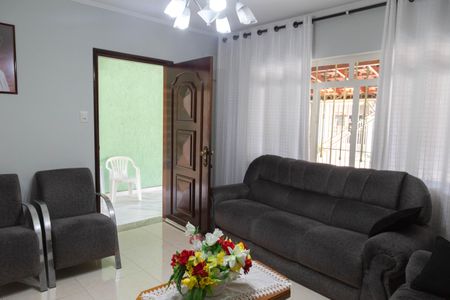 Casa à venda com 156m², 3 quartos e 2 vagasSala