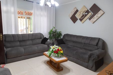 Casa à venda com 156m², 3 quartos e 2 vagasSala