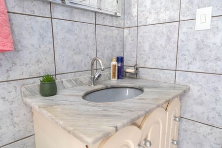 Casa à venda com 156m², 3 quartos e 2 vagasBanheiro