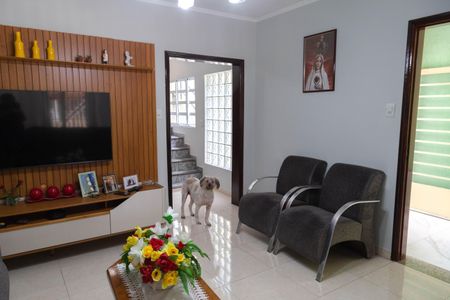 Casa à venda com 156m², 3 quartos e 2 vagasSala