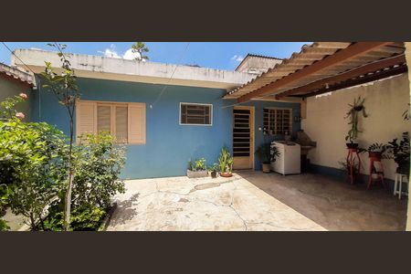 Casa à venda com 221m², 3 quartos e 3 vagas Casa à venda com 221m², 3 quartos e 3 vagasEdícula