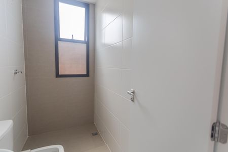 Apartamento à venda com 61m², 2 quartos e 2 vagas Apartamento à venda com 61m², 2 quartos e 2 vagasBanheiro da Suíte 1