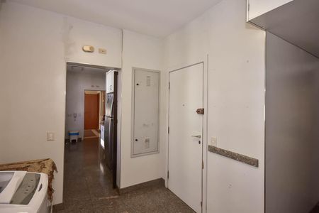 Apartamento à venda com 255m², 4 quartos e 4 vagas Apartamento à venda com 255m², 4 quartos e 4 vagasÁrea de Serviço