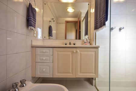 Apartamento à venda com 255m², 4 quartos e 4 vagas Apartamento à venda com 255m², 4 quartos e 4 vagasBanheiro Suíte 2