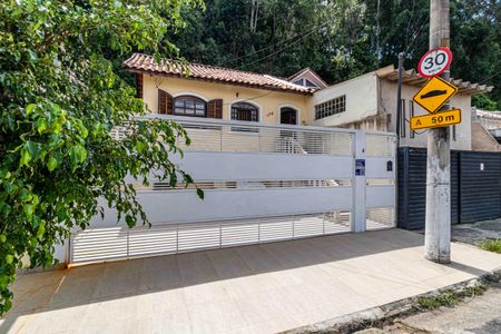 Casa à venda com 150m², 3 quartos e 2 vagas Casa à venda com 150m², 3 quartos e 2 vagasFachada/ Placa