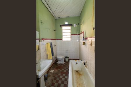 Casa à venda com 308m², 5 quartos e 2 vagas Casa à venda com 308m², 5 quartos e 2 vagasBanheiro