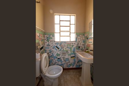 Casa à venda com 308m², 5 quartos e 2 vagas Casa à venda com 308m², 5 quartos e 2 vagasBanheiro