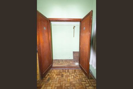 Casa à venda com 308m², 5 quartos e 2 vagas Casa à venda com 308m², 5 quartos e 2 vagasCorredor