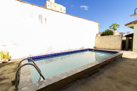 Casa à venda com 308m², 5 quartos e 2 vagas Casa à venda com 308m², 5 quartos e 2 vagasÁrea comum