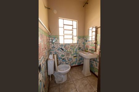 Casa à venda com 308m², 5 quartos e 2 vagas Casa à venda com 308m², 5 quartos e 2 vagasBanheiro