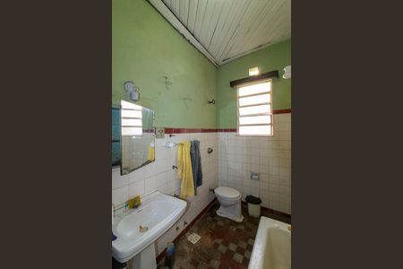 Casa à venda com 308m², 5 quartos e 2 vagas Casa à venda com 308m², 5 quartos e 2 vagasBanheiro