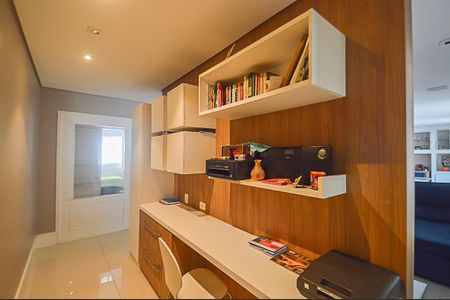 Apartamento à venda com 240m², 4 quartos e 3 vagasEscritório