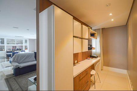 Apartamento à venda com 240m², 4 quartos e 3 vagasEscritório