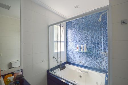 Apartamento à venda com 240m², 4 quartos e 3 vagasBanheiro da Suíte 2