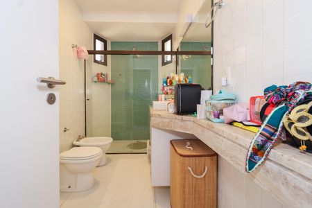 Apartamento à venda com 240m², 3 quartos e 3 vagasBanheiro da Suíte 2