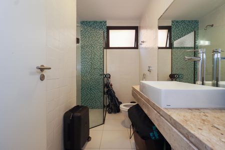 Apartamento à venda com 240m², 3 quartos e 3 vagasBanheiro