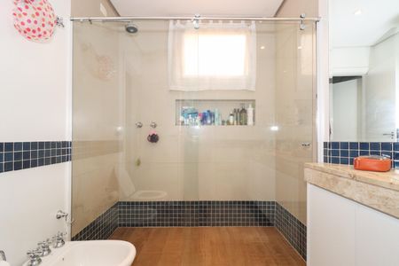 Apartamento à venda com 240m², 3 quartos e 3 vagasBanheiro da Suíte 1