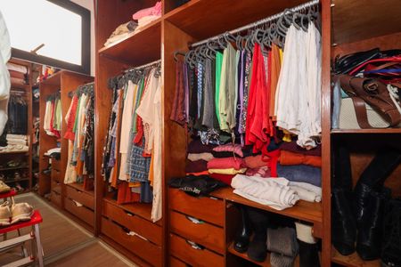 Apartamento à venda com 240m², 3 quartos e 3 vagasCloset da Suíte 1