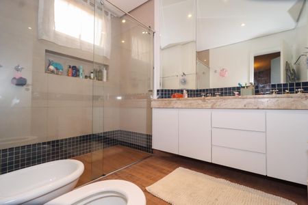 Apartamento à venda com 240m², 3 quartos e 3 vagasBanheiro da Suíte 1