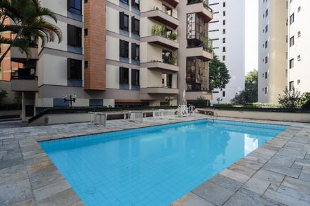 Apartamento à venda com 240m², 3 quartos e 3 vagasÁrea comum - Piscina