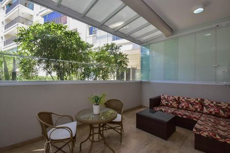 Apartamento à venda com 70m², 1 quarto e 2 vagasVaranda