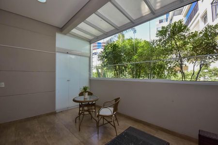 Apartamento à venda com 70m², 1 quarto e 2 vagasVaranda