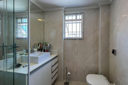 Apartamento à venda com 196m², 4 quartos e 2 vagasBanheiro