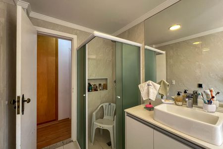 Apartamento à venda com 196m², 4 quartos e 2 vagasBanheiro do quarto 1